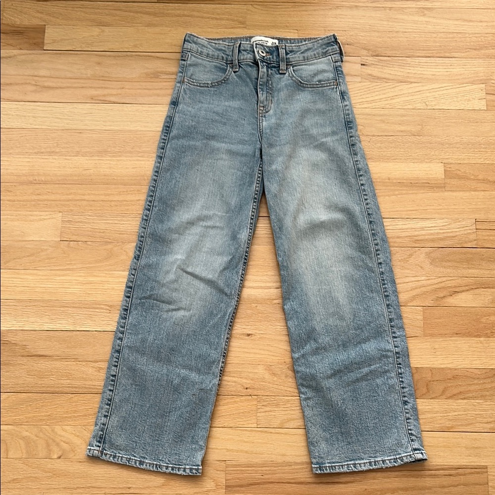 Abercrombie Girls Light Wash High Rise Wide Leg Jeans size 9/10 regular length
